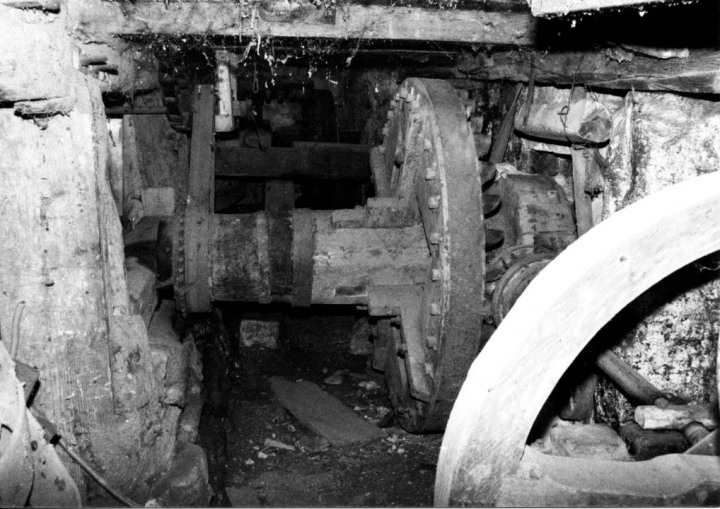 Ciago1991 ingranaggi sotto castello mulino Cattoni1 diRM