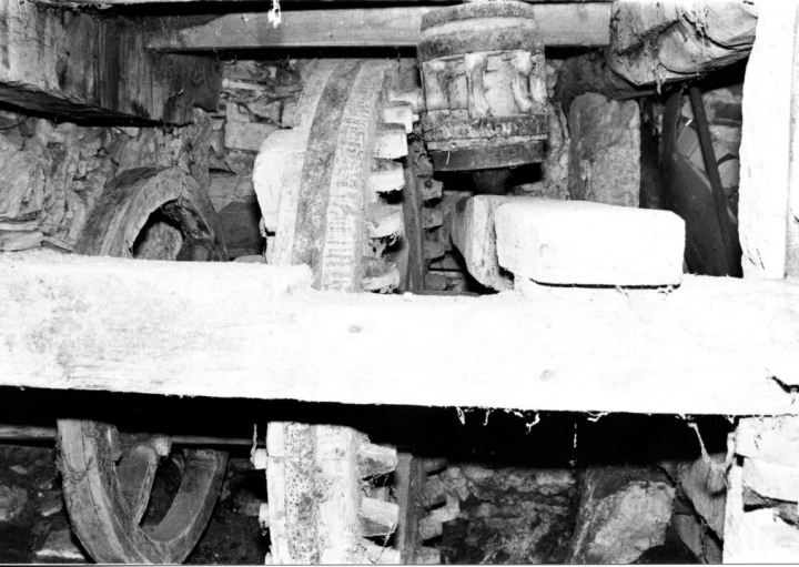 Ciago1991 ingranaggi sotto castello mulino Cattoni2 diRM